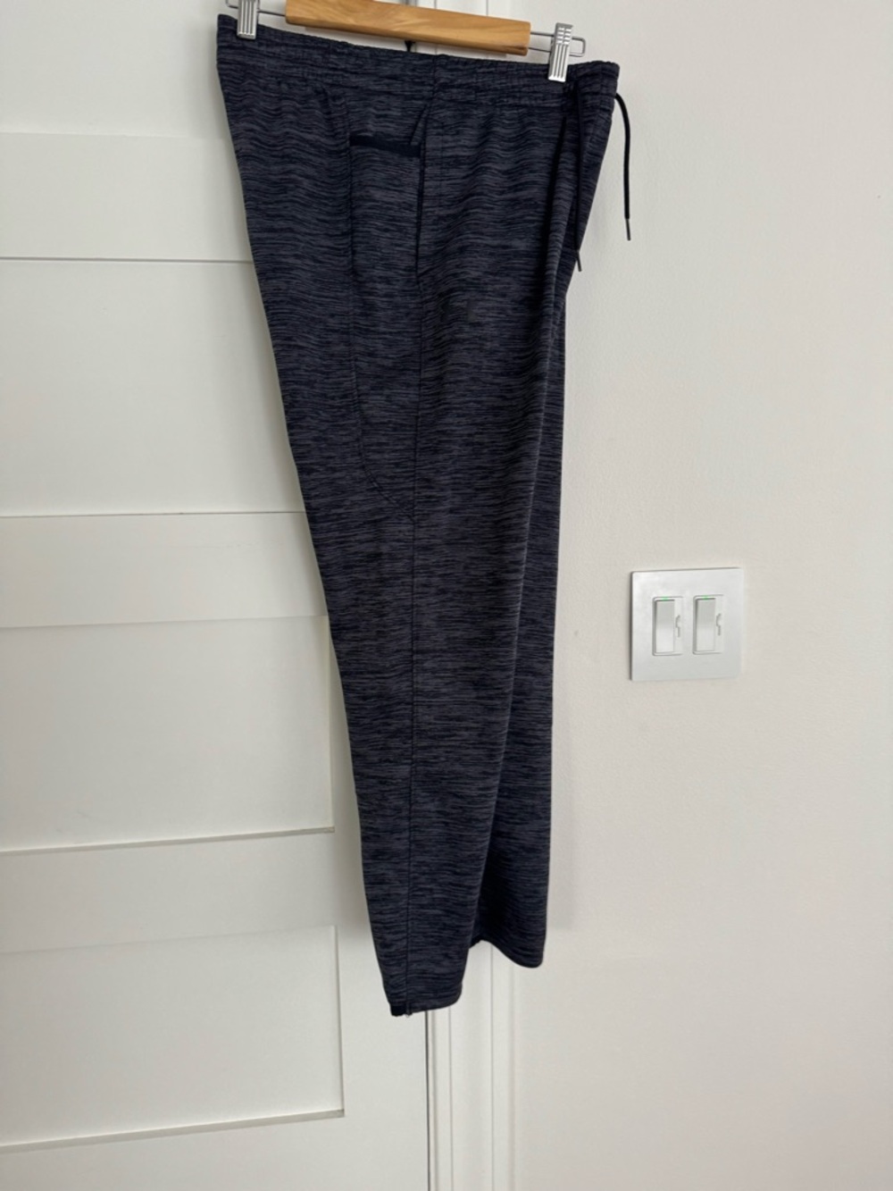 Under Armour Dark Gray Fleece Joggers. XL Youth
